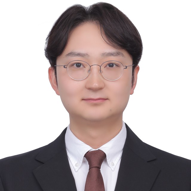 Portrait of Kyung Seung Lee.